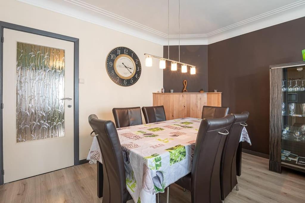 Spacious For 7 People Ostend